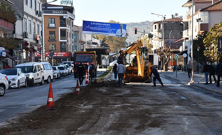 Altınova’da Caddeler Yenileniyor